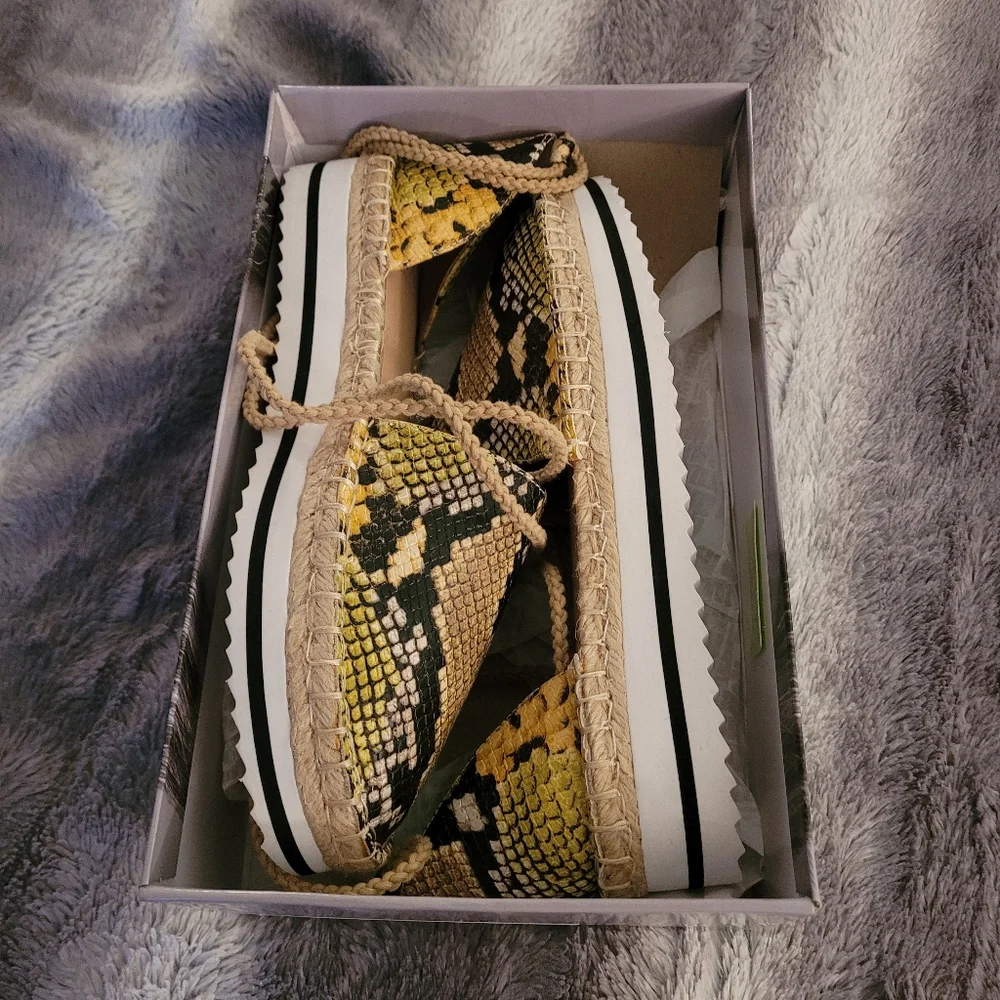 J LO Jennifer Lopez snakeskin Print sandals NWT size 9.5